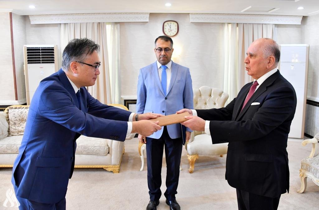 FM Receives a Copy of Credentials of Japanese Ambassador to Iraq ...