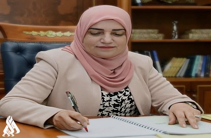 وزيرة المالية توجه بسرعة تقديم نتائج التحقيق بحق مدير هيئة الضرائب